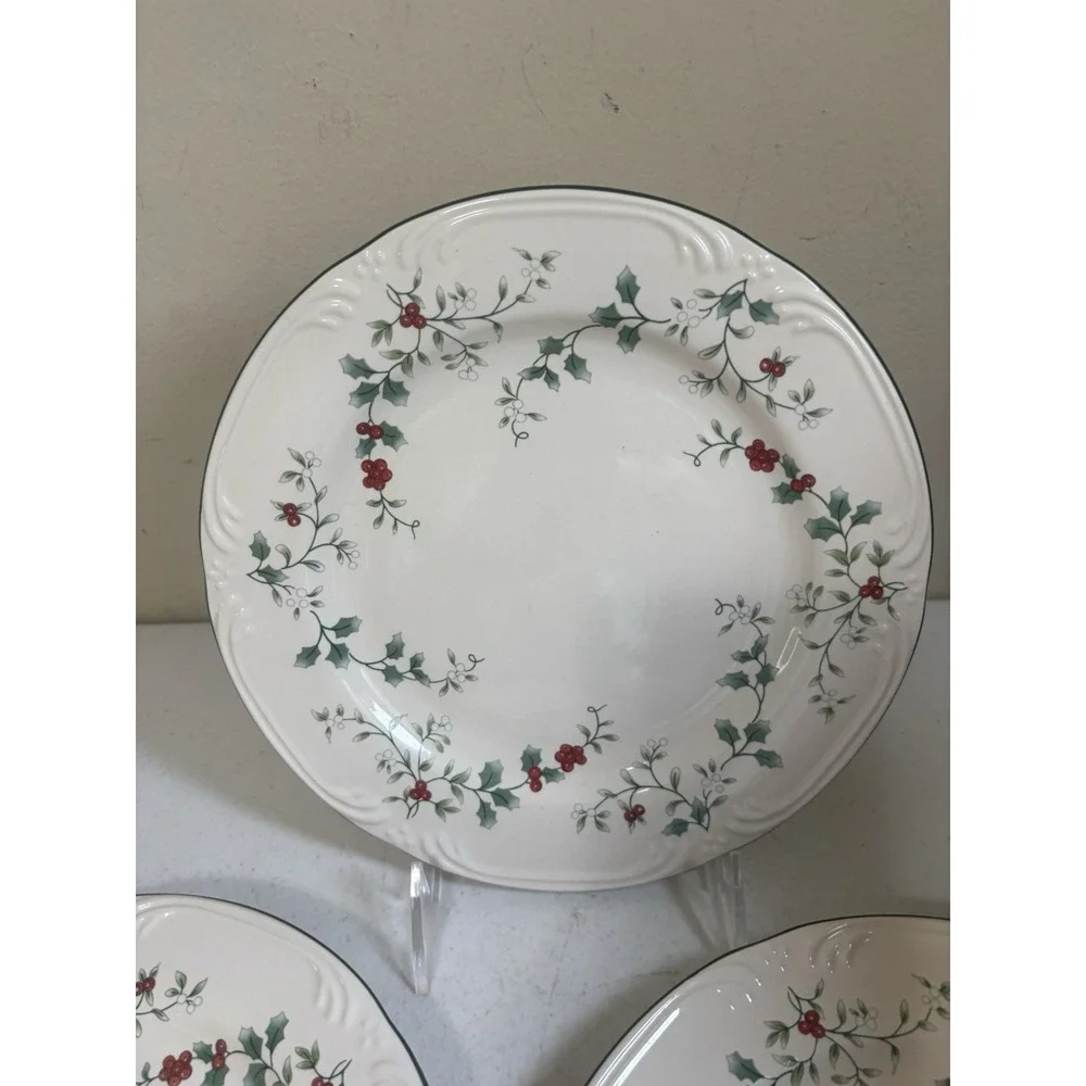 Pfaltzgraff Winterberry Salad Dessert Plates 8